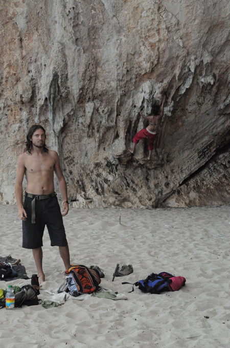 bouldering a cala luna: falesie di Cala Luna - bbcalagonone.com