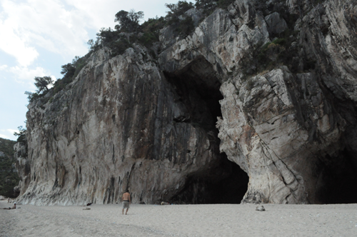 grotte di Cala Luna: falesie di Cala Luna - bbcalagonone.com
